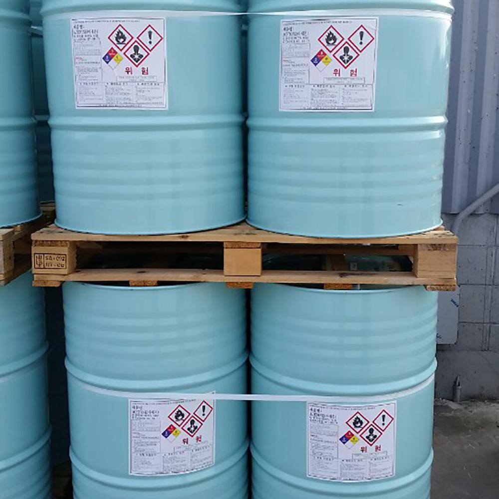Combustible liquid with a low boiling Acetone (colorless and has a unique smell) made in Korea