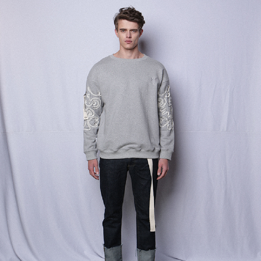 GOTHICQUE’s Flower Needlework Sweatshirt