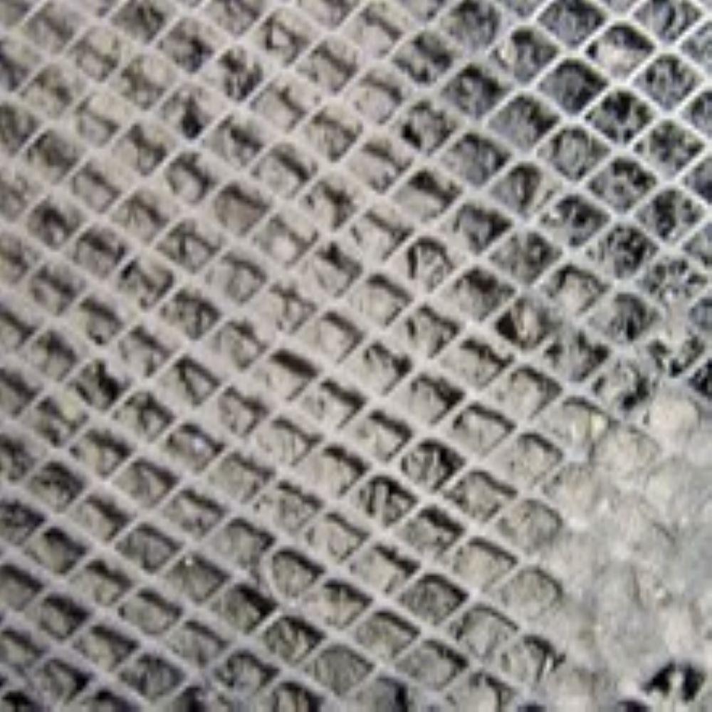 Cleaning agent for removing pollutants