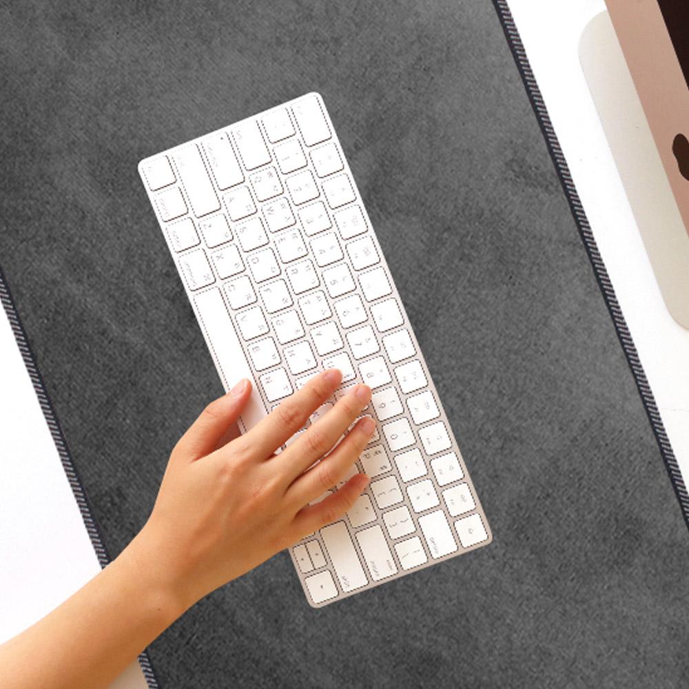 Shammy Hugh Wide Mouse Pad